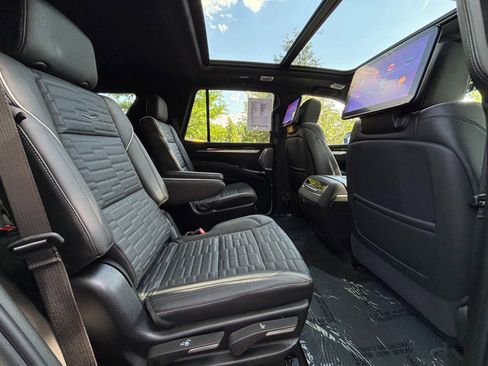 Used 2025 Cadillac Escalade Sport Platinum w/ LPO, ONYX Package AWD/4WD image 19