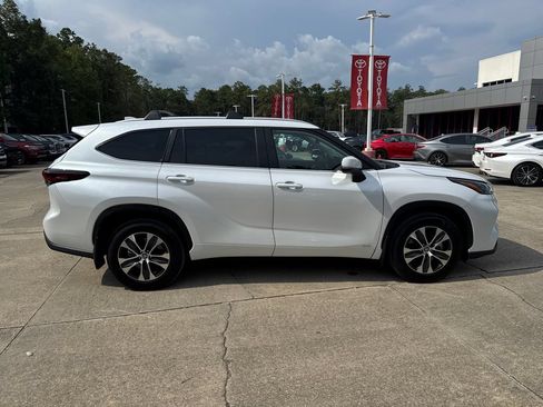 Used 2026 Toyota Highlander XLE AWD/4WD image 8