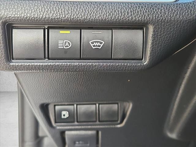 Used 2025 Toyota Prius LE FWD image 16