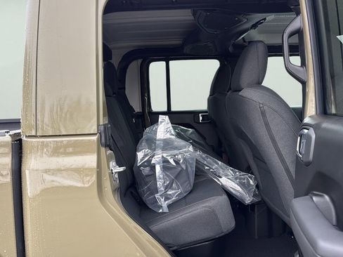 New 2026 Jeep Gladiator Sport AWD/4WD image 12