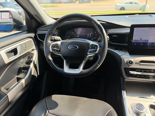 Used 2022 Ford Explorer XLT w/ Equipment Group 202A AWD/4WD image 31