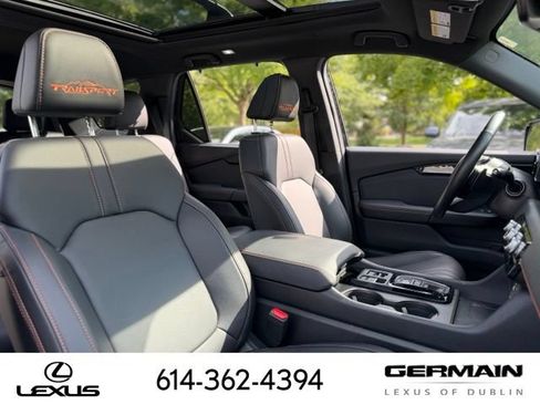 Used 2025 Honda Pilot TrailSport image 16