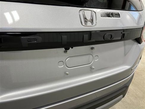 New 2025 Honda Pilot Touring image 5