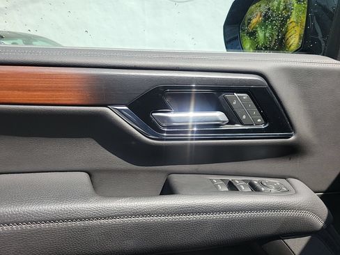 Used 2025 GMC Yukon Denali AWD/4WD image 27