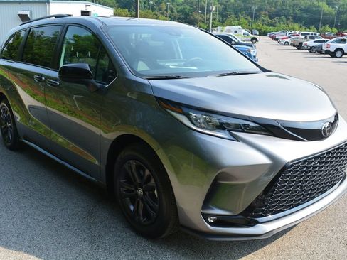 Used 2026 Toyota Sienna XSE AWD/4WD image 4