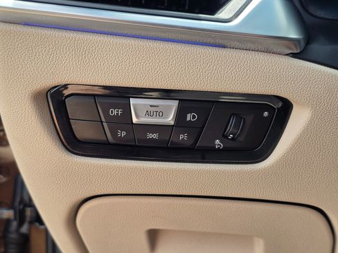 Used 2019 BMW 330i Sedan w/ Premium Package RWD image 39