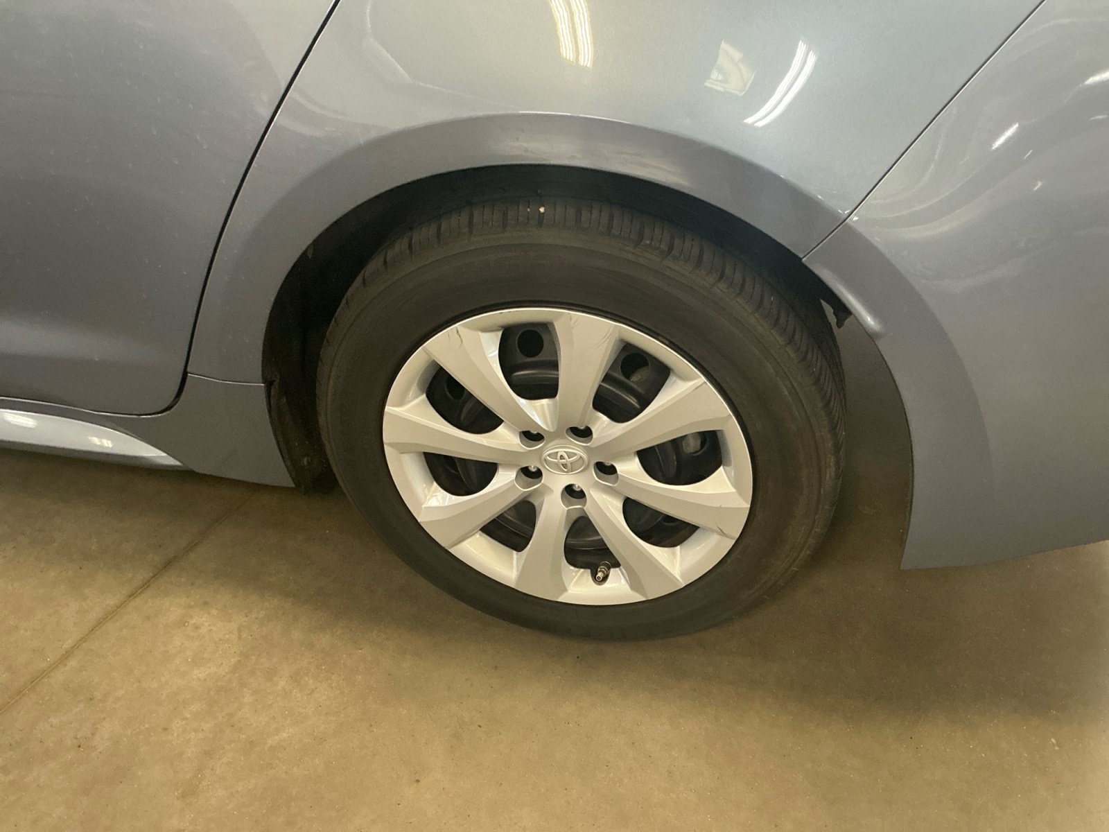 Used 2020 Toyota Corolla LE w/ Carpet Mat Package (TMS) FWD image 26