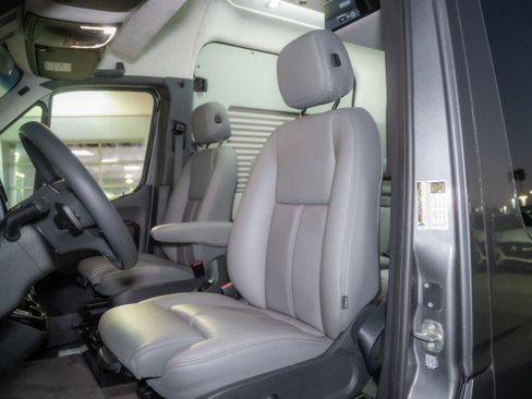 Used 2021 Mercedes-Benz Sprinter 2500 image 17