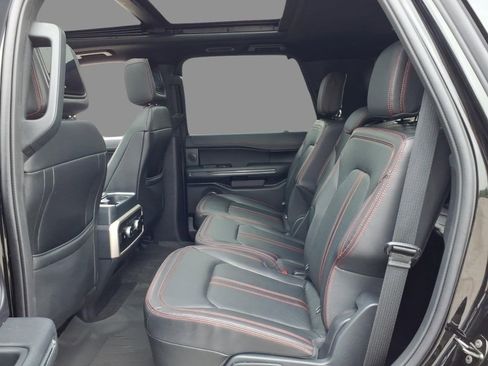 Used 2024 Ford Expedition Limited AWD/4WD image 5
