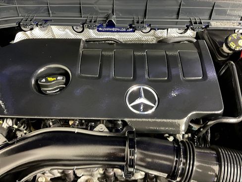 Used 2021 Mercedes-Benz GLB 250 4MATIC image 31