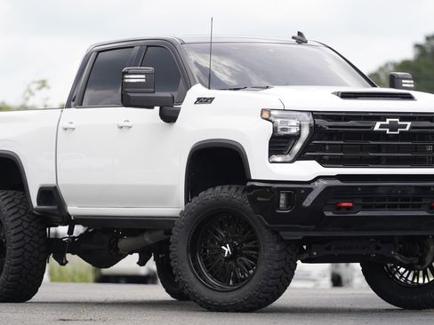 Used 2025 Chevrolet Silverado 2500 LTZ w/ LTZ Plus Package AWD/4WD image 2