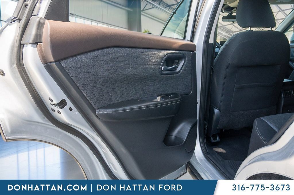 Used 2022 Nissan Rogue SV AWD/4WD image 19