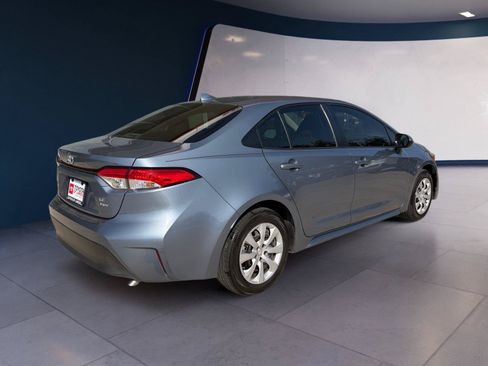 Used 2025 Toyota Corolla LE FWD image 5