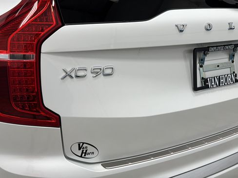 Used 2024 Volvo XC90 T8 Ultimate w/ Protection Package Premier AWD/4WD image 37