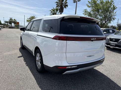 Used 2022 Kia Carnival LX FWD image 6