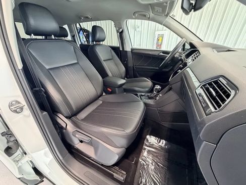 Used 2024 Volkswagen Tiguan SE AWD/4WD image 30