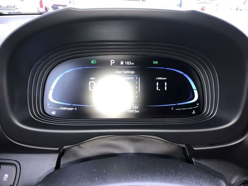 Used 2025 Hyundai Venue SEL FWD image 17