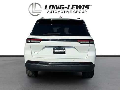 Used 2022 Jeep Grand Cherokee Altitude AWD/4WD image 5