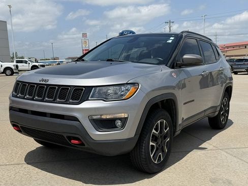 Used 2020 Jeep Compass Trailhawk AWD/4WD image 2