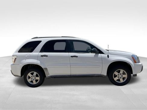 Used 2005 Chevrolet Equinox LS w/ Preferred Equipment Group FWD image 4