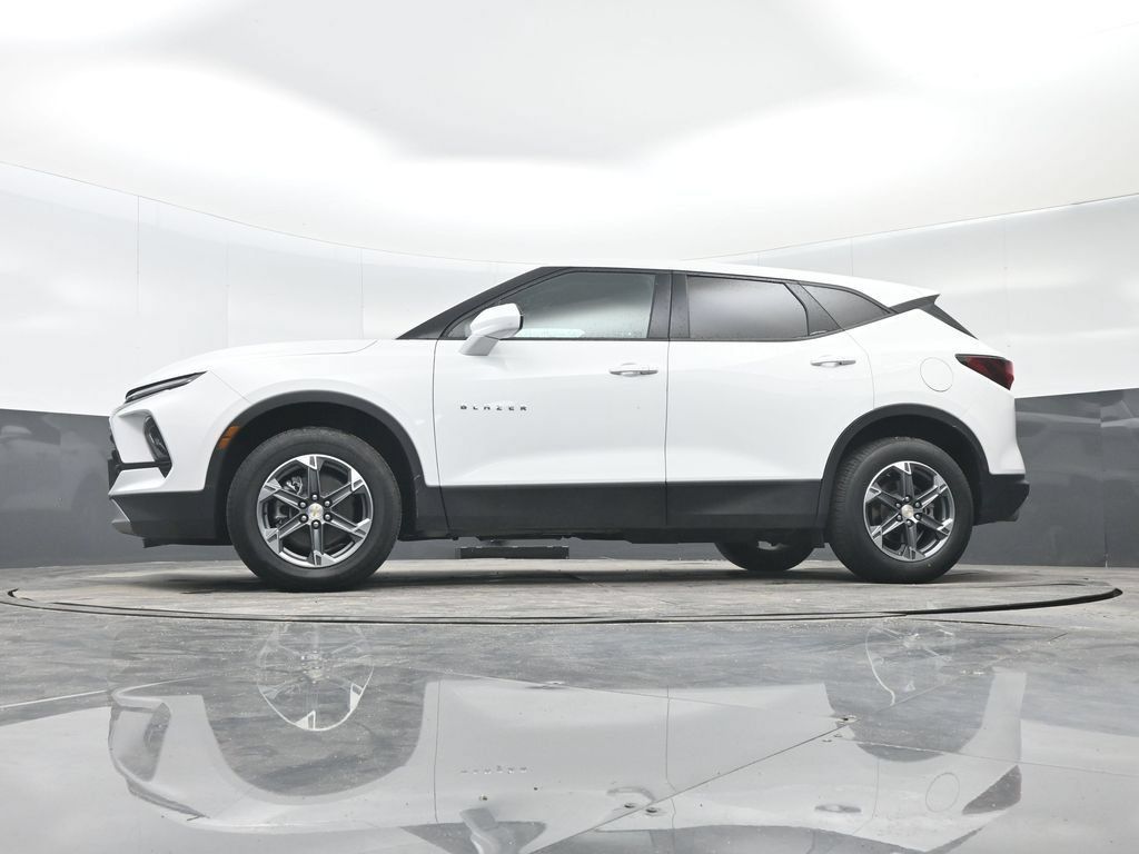 Used 2025 Chevrolet Blazer LT FWD image 27