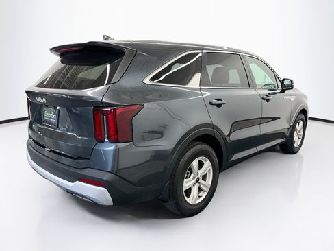 Used 2024 Kia Sorento LX FWD image 9