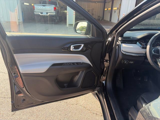 Used 2023 Jeep Compass Limited AWD/4WD image 10