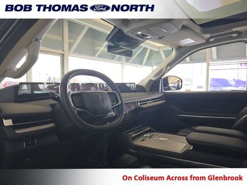 Used 2025 Lincoln Navigator Reserve AWD/4WD image 10