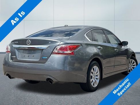 Used 2014 Nissan Altima 2.5 S w/ Display Audio Package FWD image 4