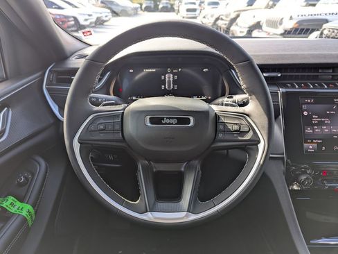 New 2025 Jeep Grand Cherokee Altitude RWD image 17