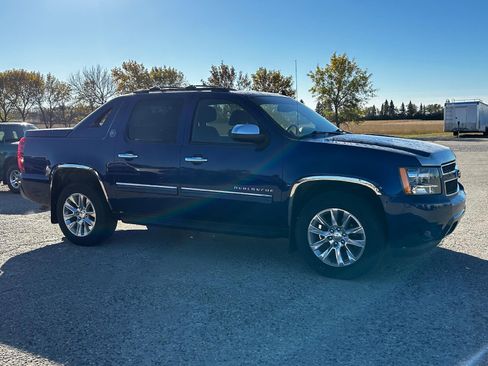 Used 2013 Chevrolet Avalanche LS AWD/4WD image 5