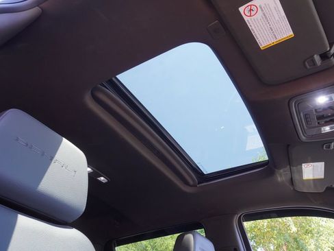 Used 2022 GMC Sierra 3500 Denali AWD/4WD image 14