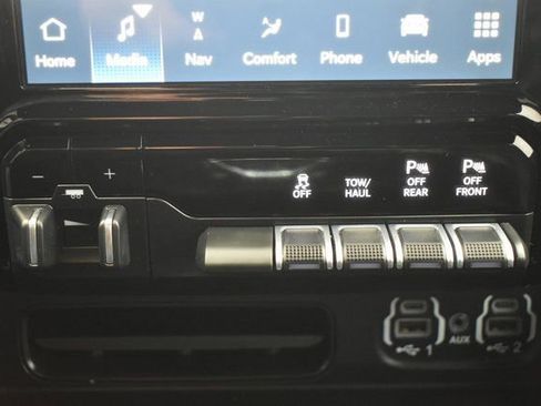 Used 2024 RAM 1500 Laramie image 32