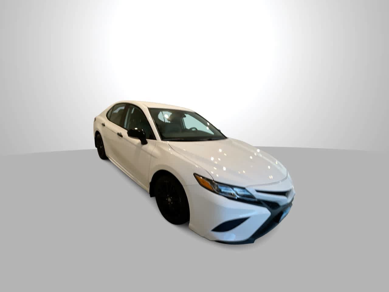 Used 2020 Toyota Camry SE FWD image 2