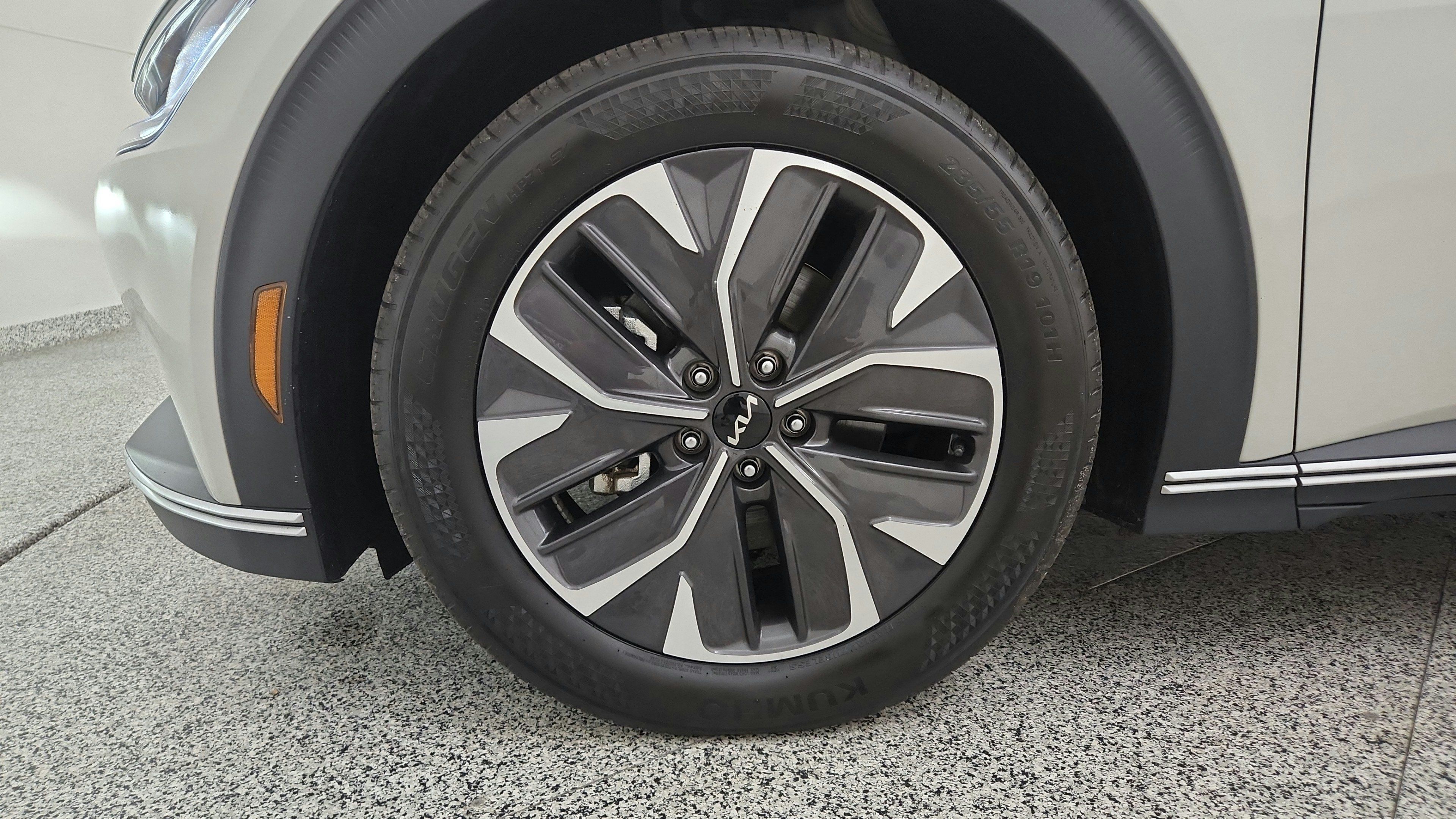 Used 2024 Kia EV6 Light AWD/4WD image 36