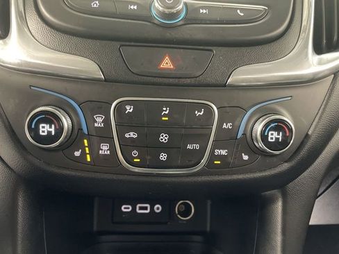 Used 2020 Chevrolet Equinox LT w/ Driver Convenience Package image 19