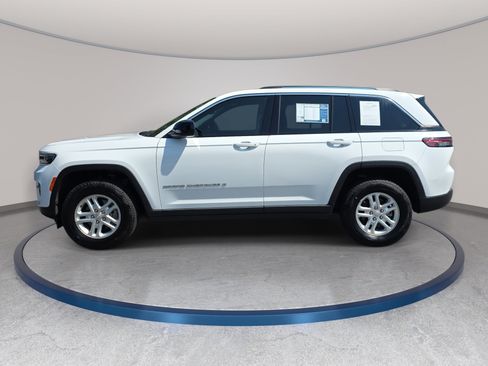 Used 2023 Jeep Grand Cherokee Laredo AWD/4WD image 8