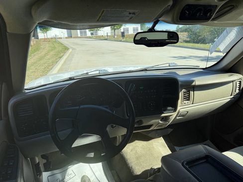 Used 2004 Chevrolet Tahoe LS w/ Cargo Package RWD image 15