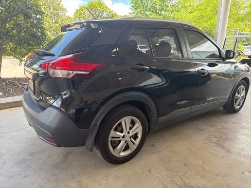 Used 2018 Nissan Kicks S FWD image 3