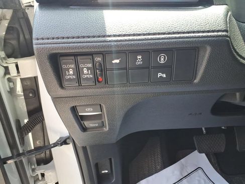 Used 2023 Honda Odyssey Elite image 17
