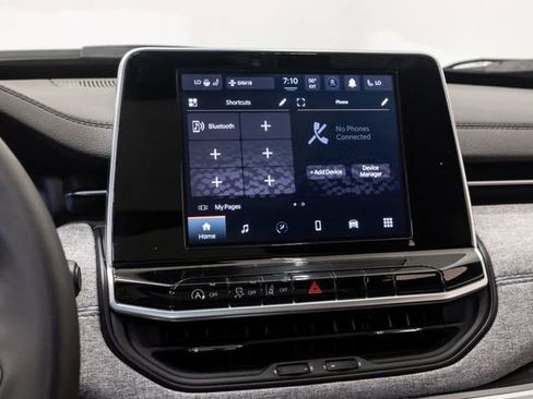 Certified 2025 Jeep Compass Latitude w/ Sun & Sound Group AWD/4WD image 19