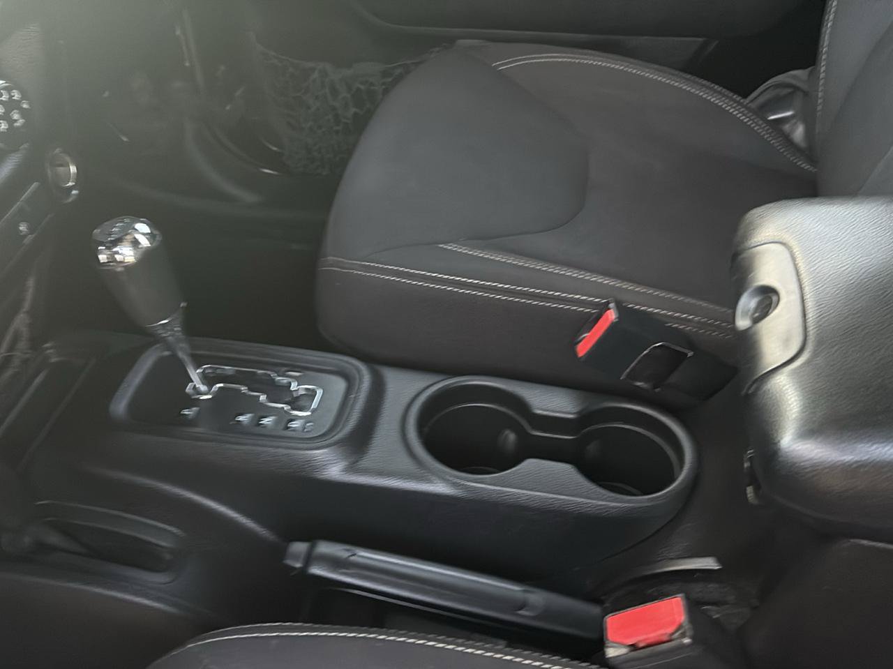 Used 2015 Jeep Wrangler Sahara w/ Connectivity Group AWD/4WD image 9