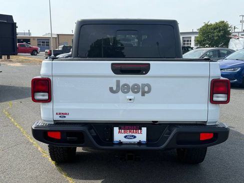 Used 2020 Jeep Gladiator Overland w/ Trailer Tow Package AWD/4WD image 4
