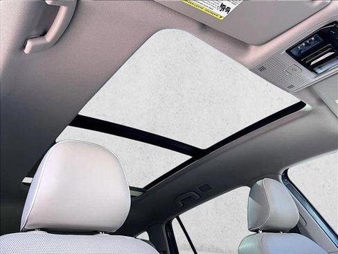 Used 2024 Volkswagen Atlas SEL Premium R-Line image 17