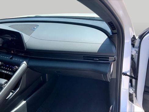 Used 2025 Hyundai Elantra SEL FWD image 19