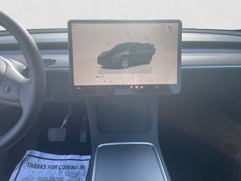 Used 2024 Tesla Model Y Long Range image 11