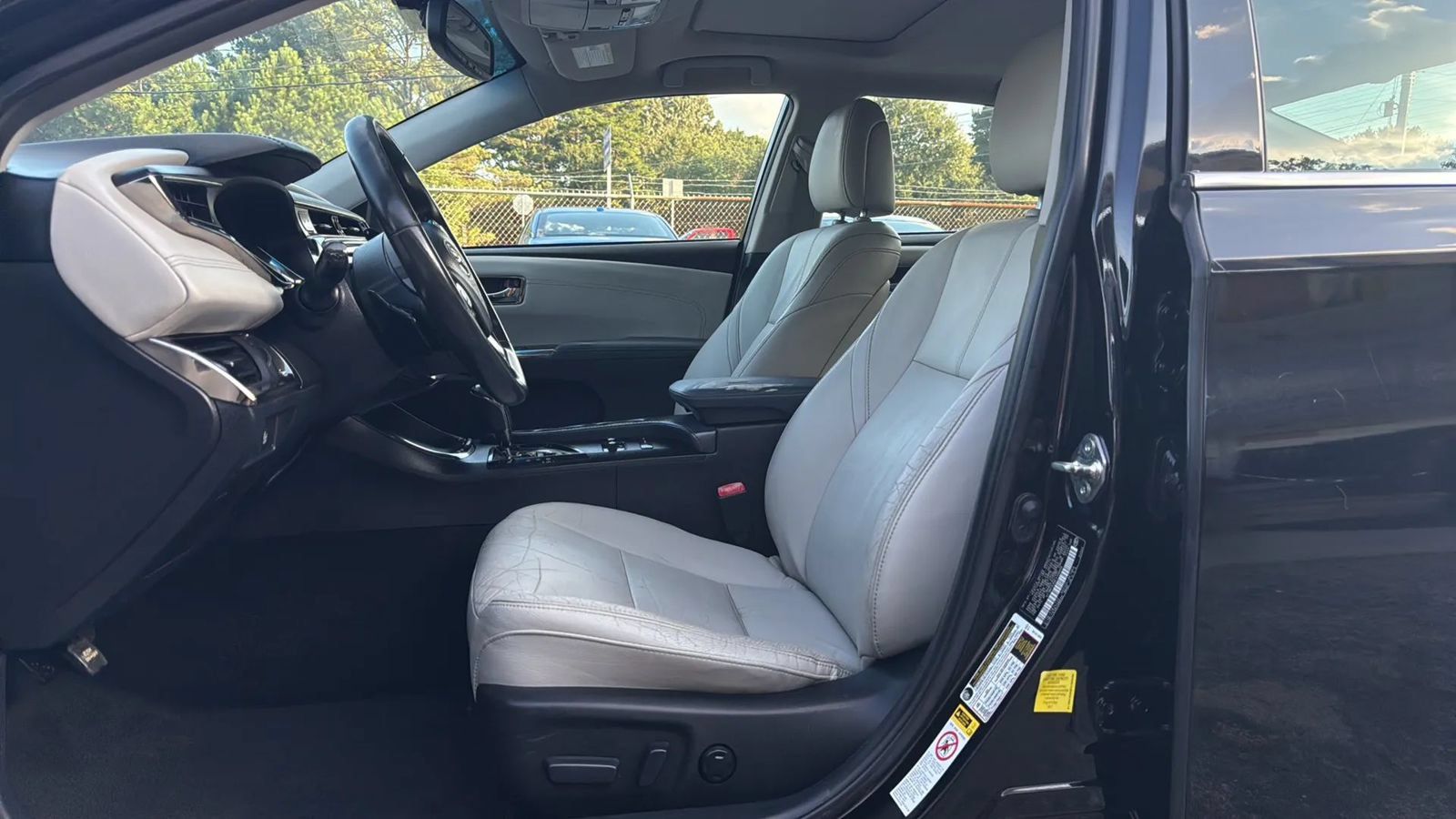 Used 2014 Toyota Avalon XLE Touring FWD image 10