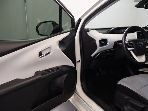 Used 2017 Toyota Prius Three w/ Advanced Technology Package FWD image 8