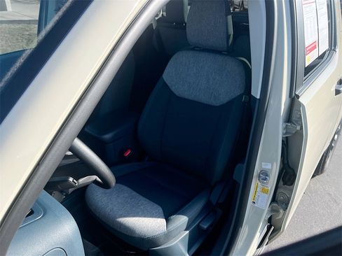 Used 2025 Ford Maverick XLT w/ Equipment Group 302A image 18