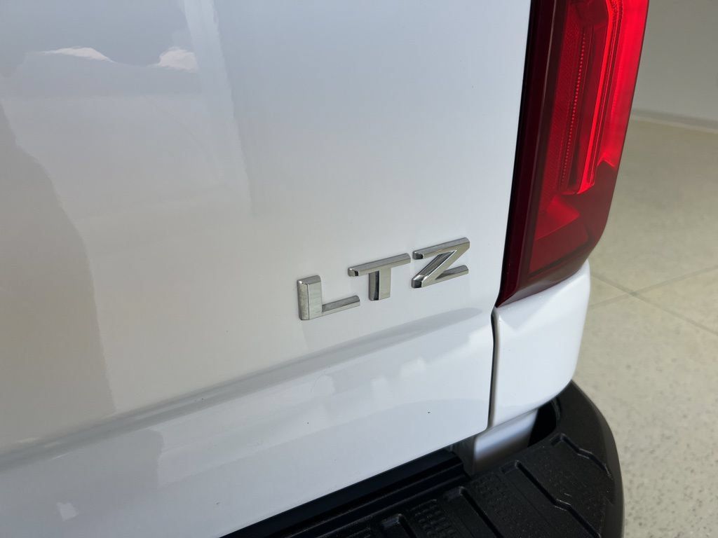 Used 2024 Chevrolet Silverado 2500 LTZ AWD/4WD image 23